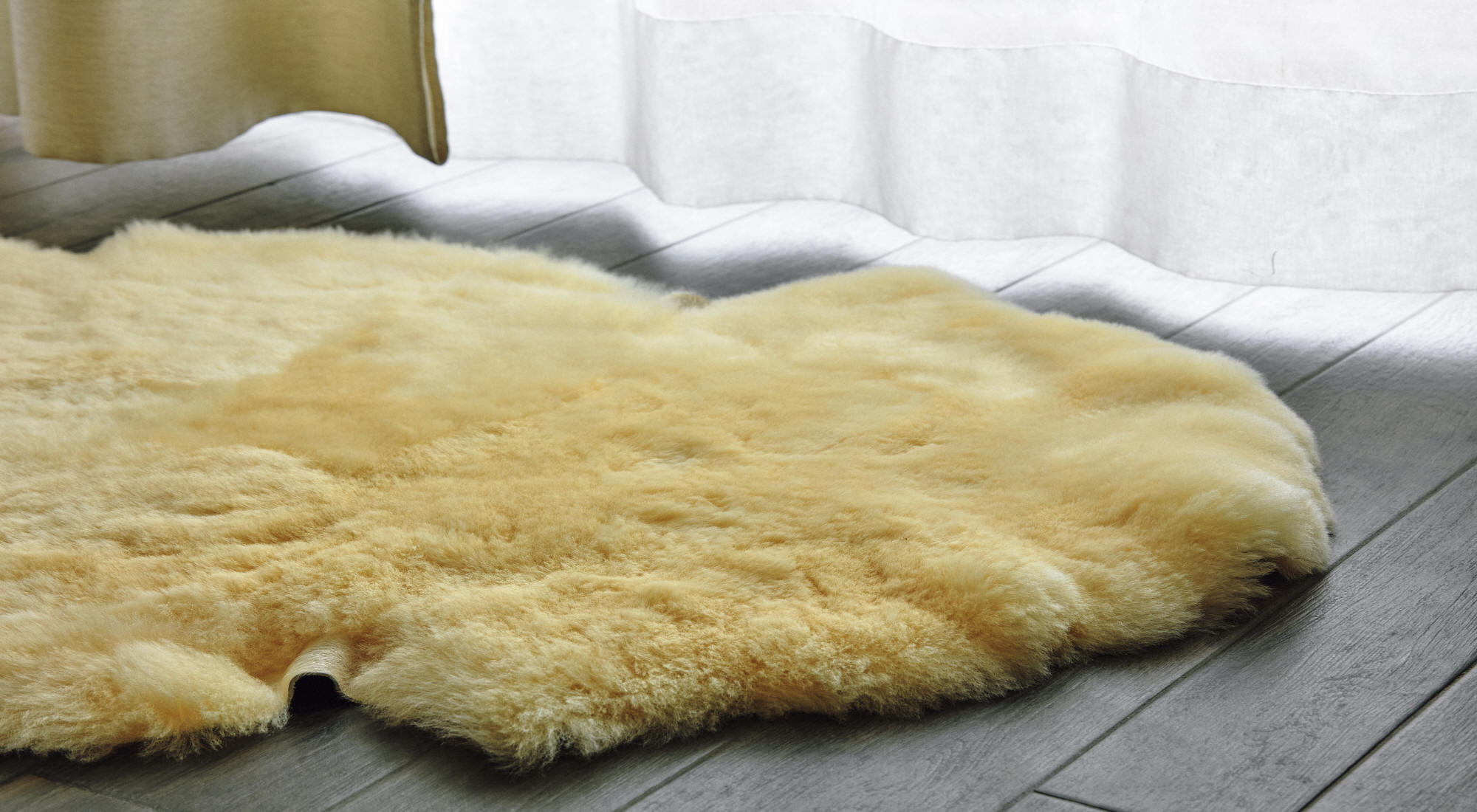 Výrobce pánských a dámských pantoflí a dětské obuvi v Polsku